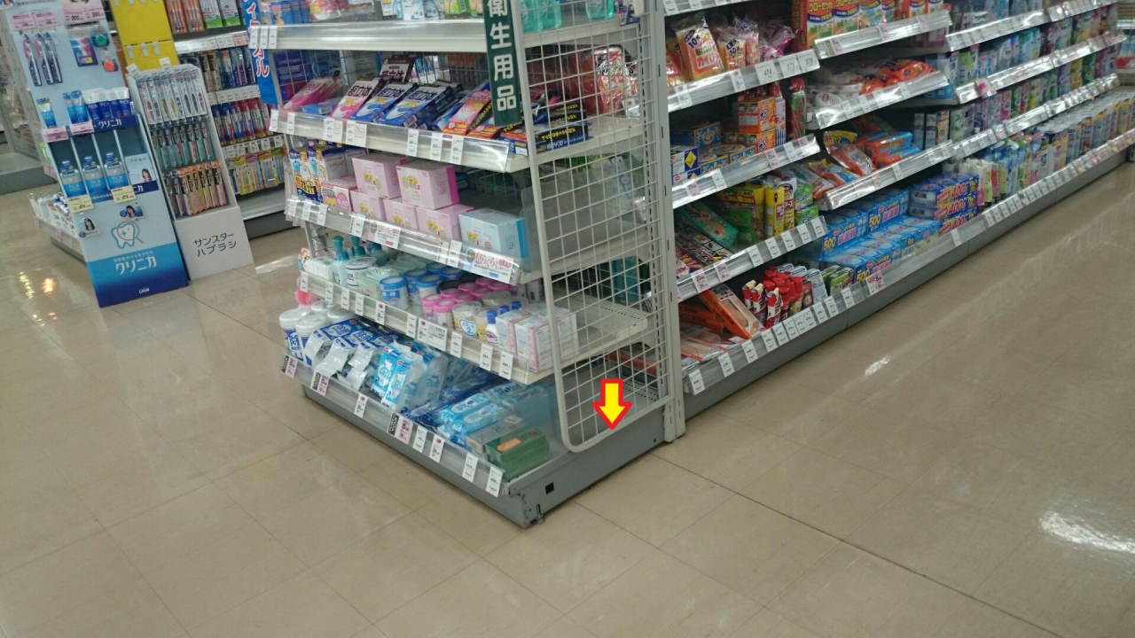 ショッピングセンターの商品棚