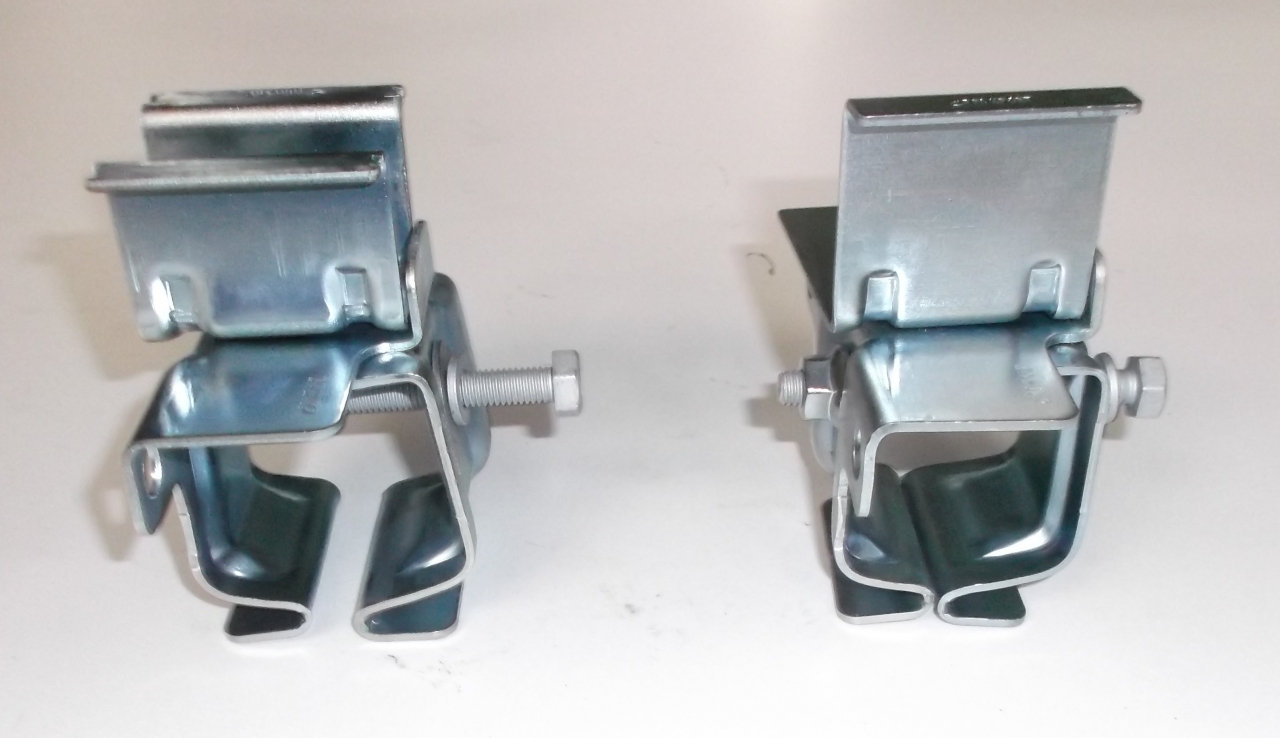 ハゼ式屋根用太陽光パネル固定金具